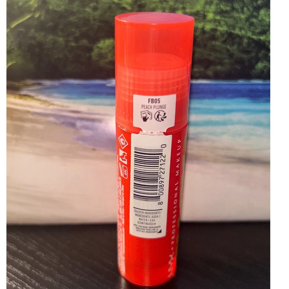NYX‎ Fat Cheeks Juicy Plump Blush Stick FB05 Peach Plunge 0.27oz New